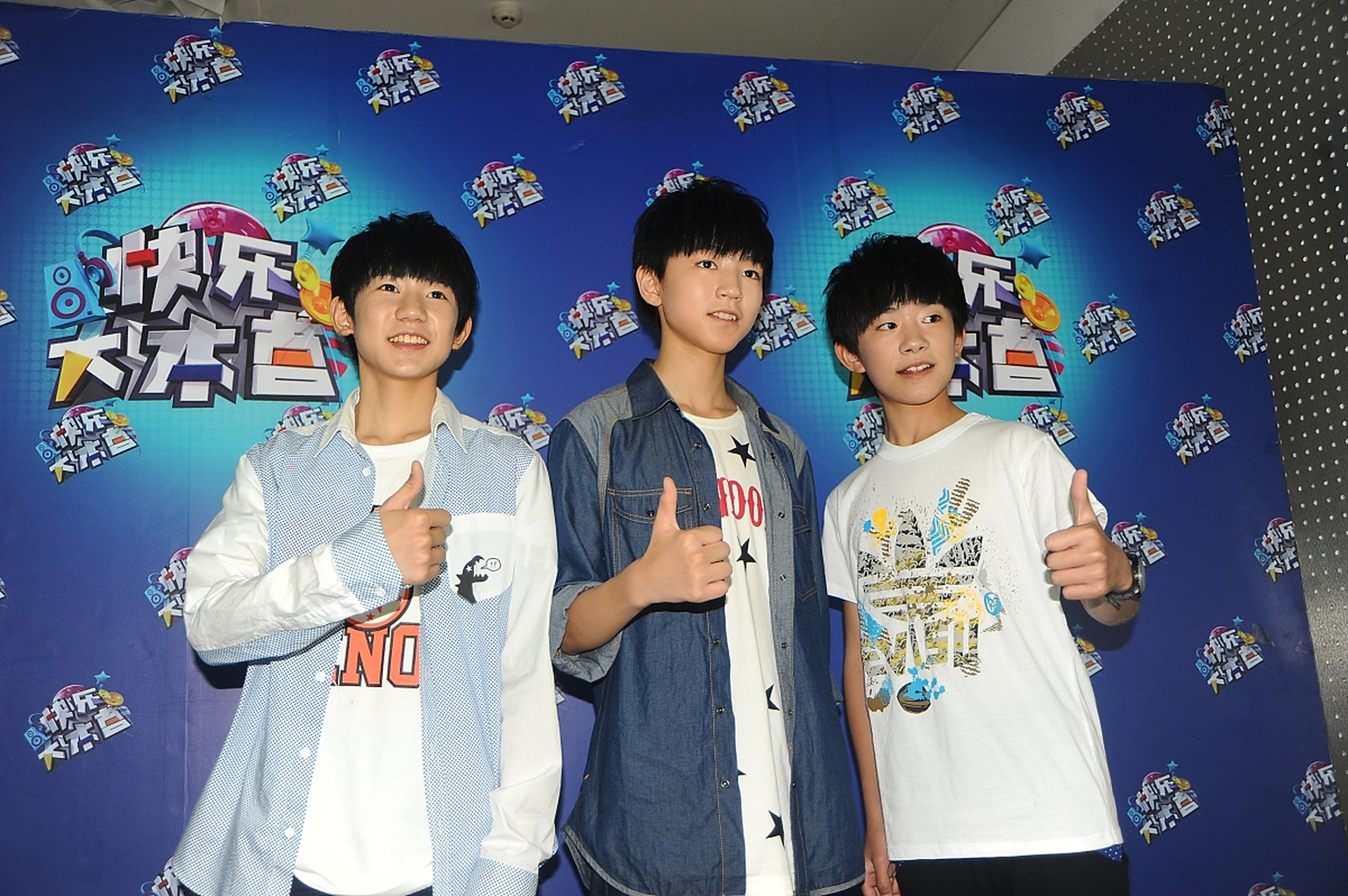 tf师弟左航被救护车接走#  最近,tf家族三代的成员左航因为身体突发