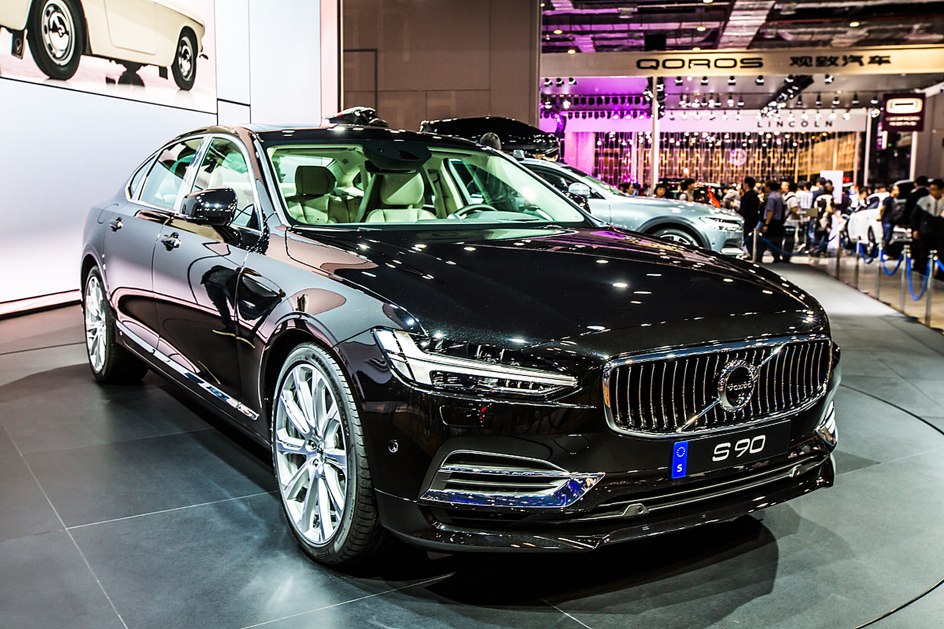 今天我们要谈论的是沃尔沃s90 t8,一款充满北欧风情的汽车.