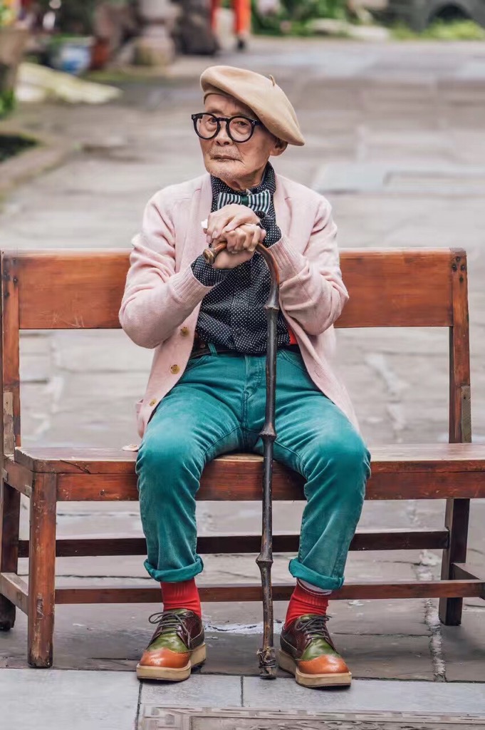 60岁老人拍照姿势图片