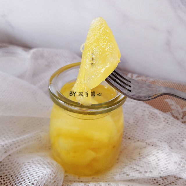 原料:菠萝,黄冰糖,柠檬汁.