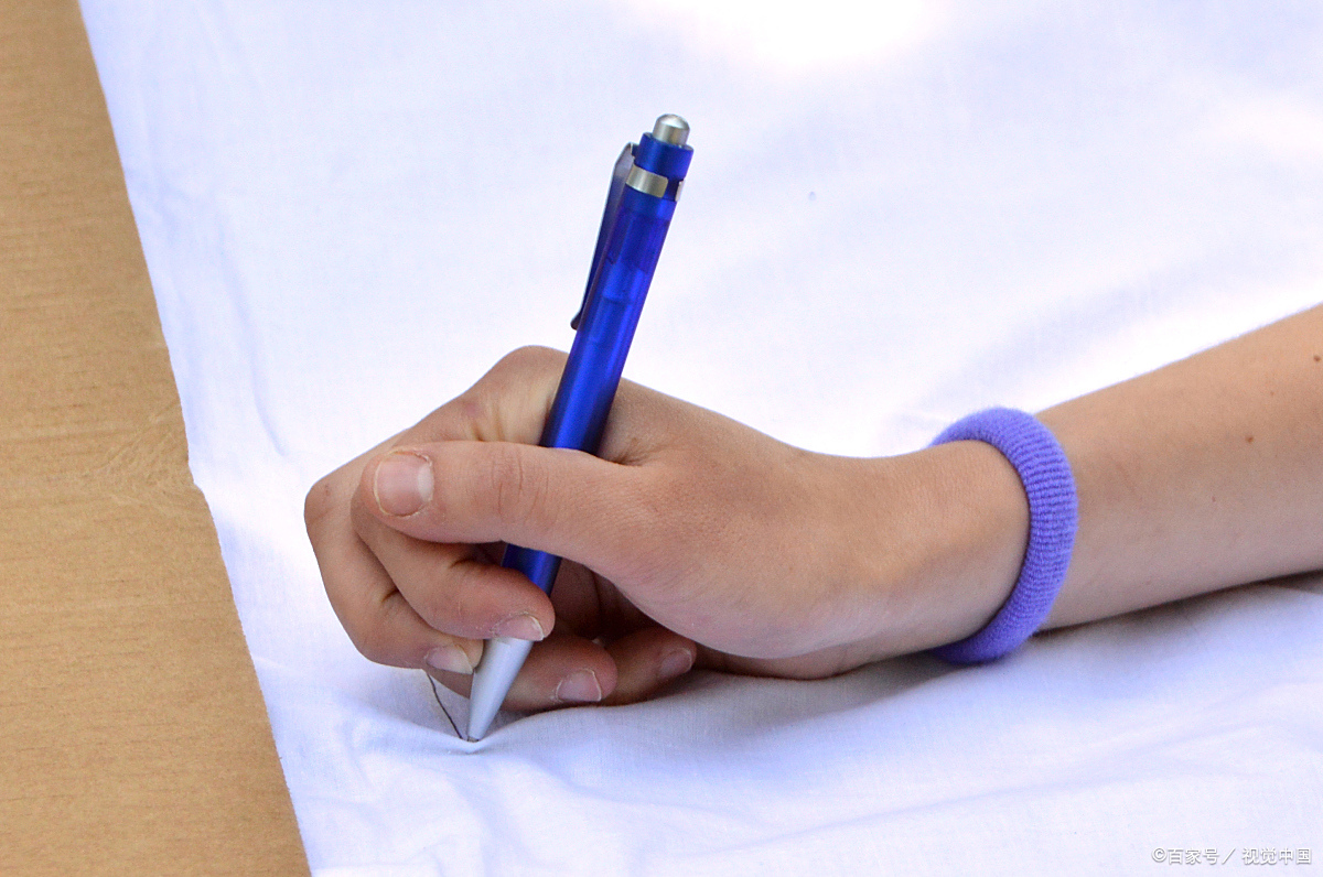 错误的拿笔姿势对眼睛的危害有多大?