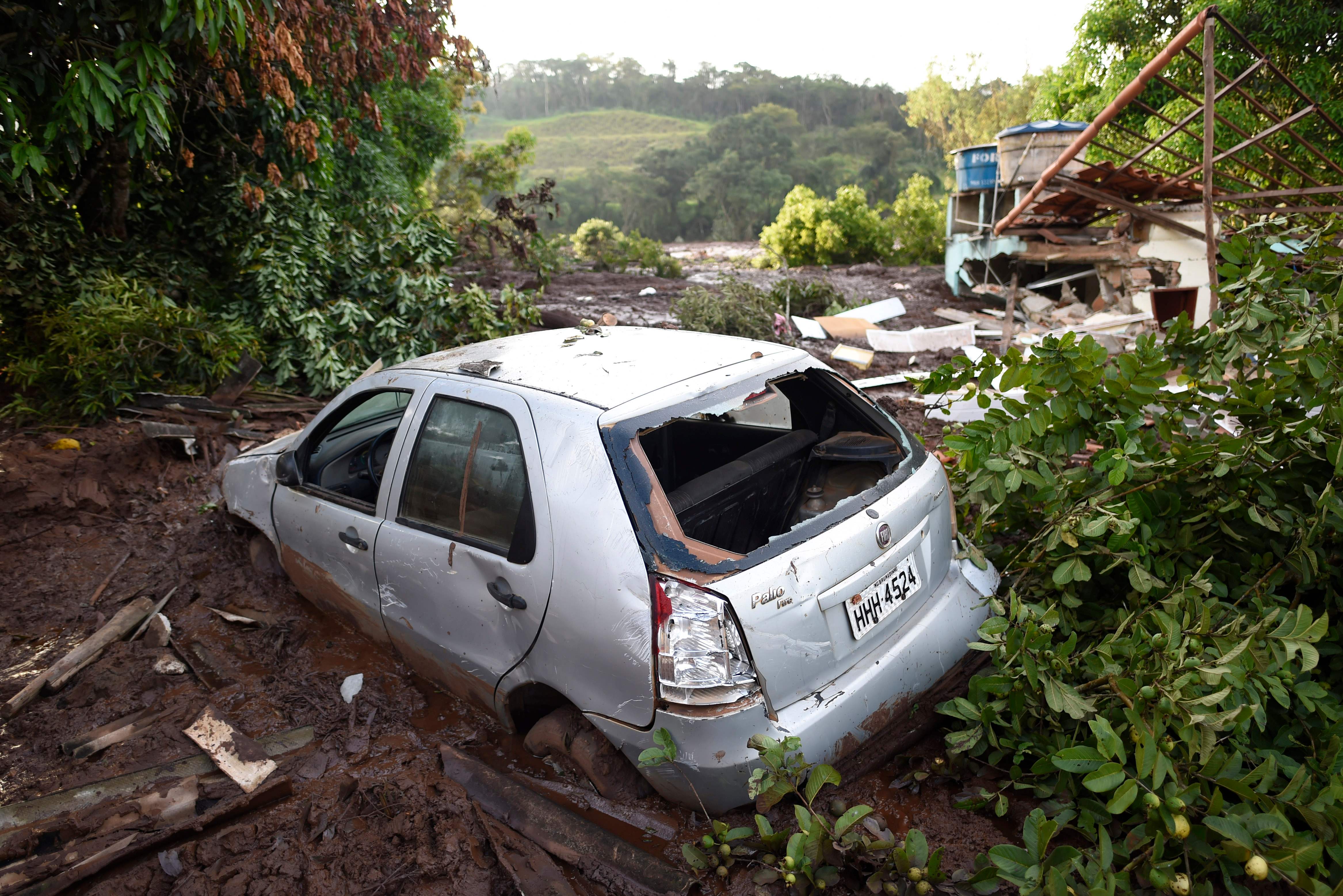 巴西矿坝决堤事故死亡人数升至9人 约300人失踪(1)