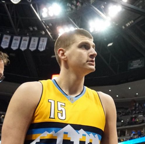 中锋:约基奇,国籍:塞尔维亚