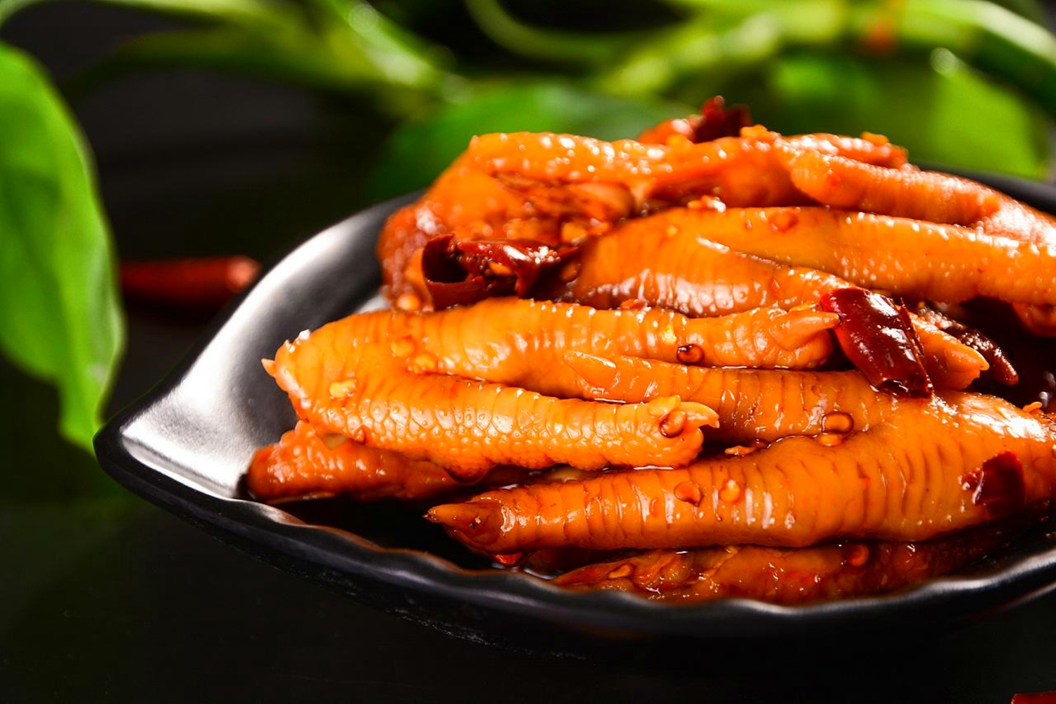 空闲时做一份五香凤爪,鲜香四溢,酒饭皆宜,好吃又美味