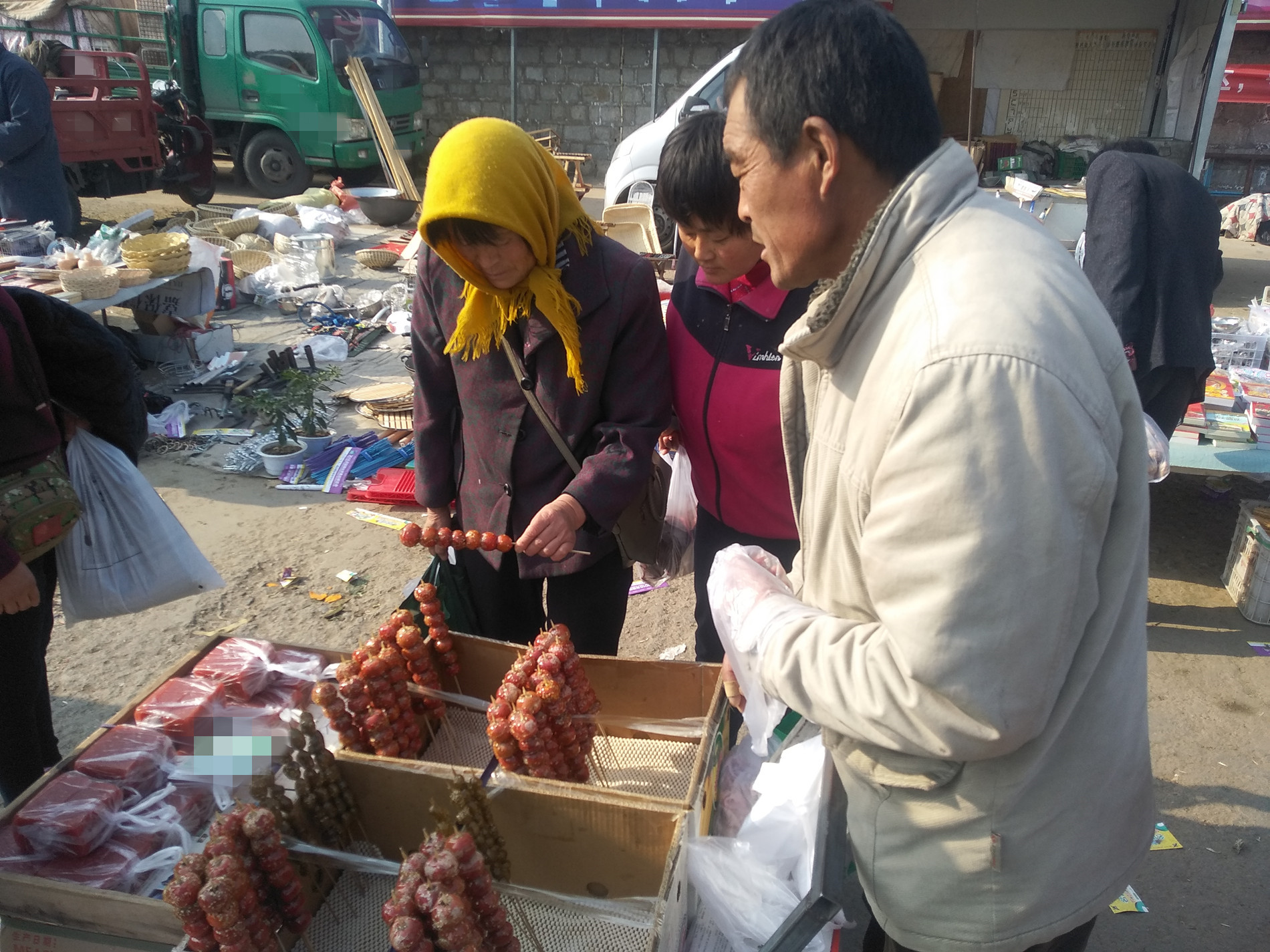 组图:入冬之后的烟台福山大集,看看土特产都是啥行情