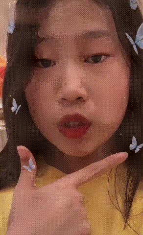 小沈阳13岁女儿晒搞怪自拍,沈佳润表情丰富学会自嘲,太像小沈阳