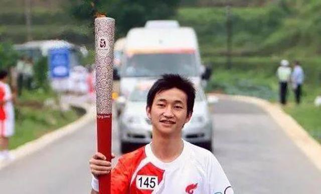 12年前汶川地震:20岁的蒋雨航被埋124小时,靠一瓶水熬过5天5夜