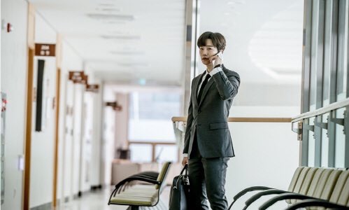 《自白》李俊昊初拍摄剧照 睿智的外表 锐利的眼神