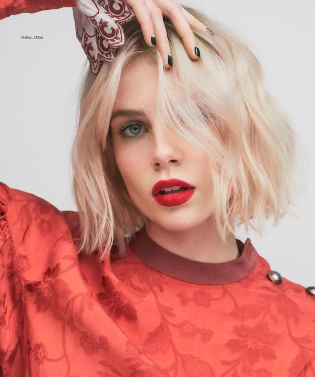 组图:可仙可魅 奥斯卡影帝女友露西·宝通写真大片