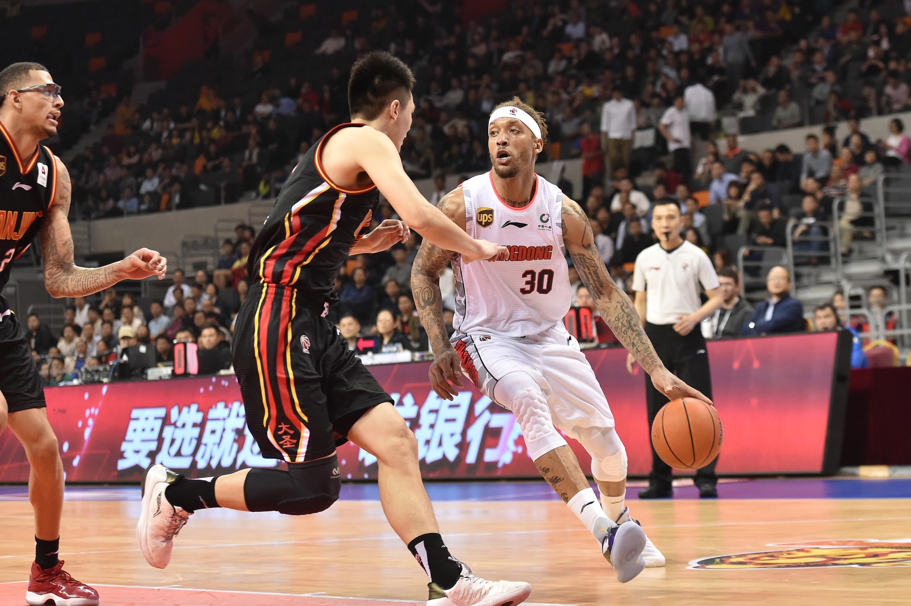 东莞(广东),2019年2月28日    (体育)(25)篮球——cba:广东东莞银行胜