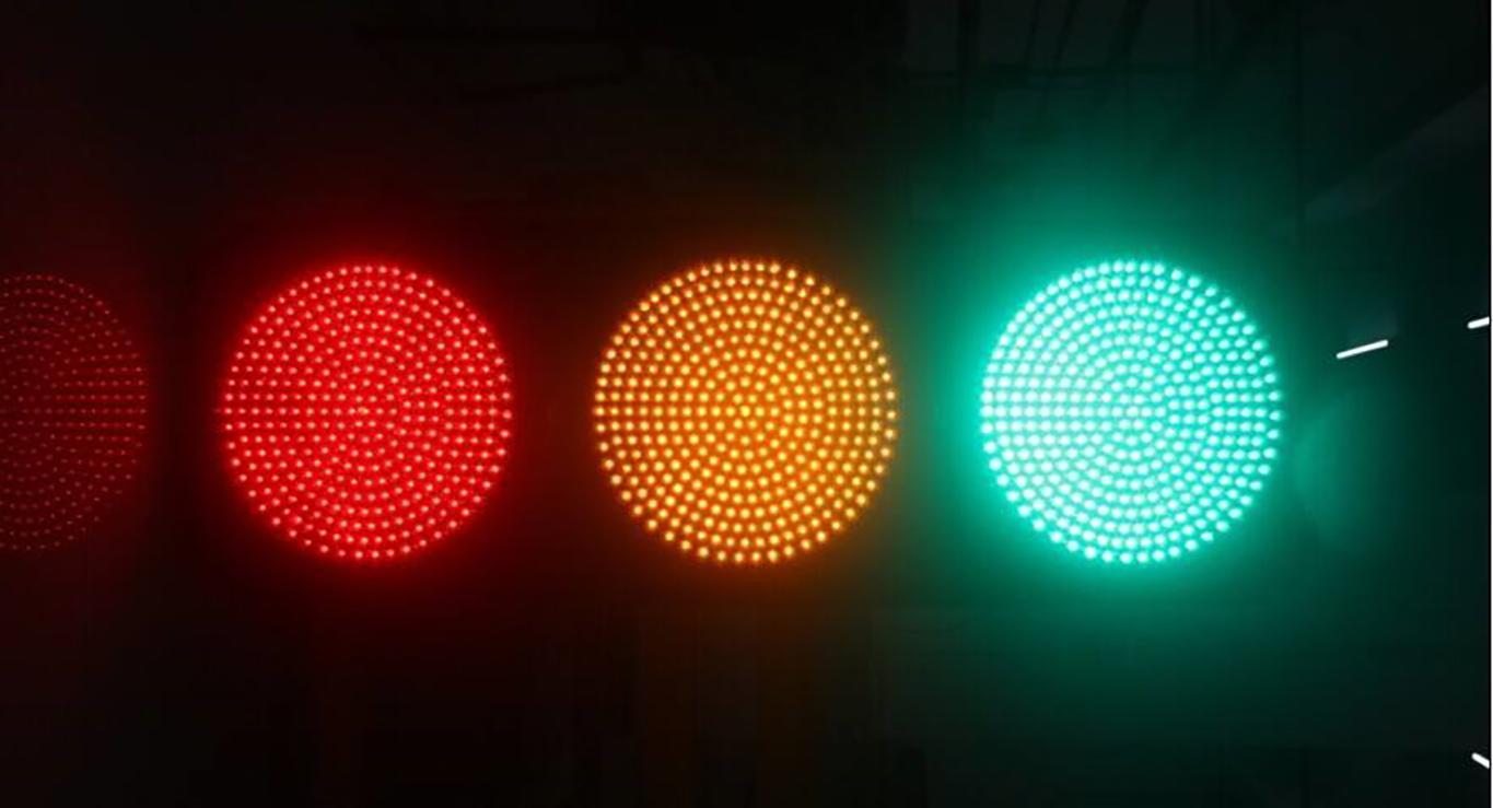 不过现在的交通信号灯越来越让人捉摸不透,有时候明明是绿灯都要停