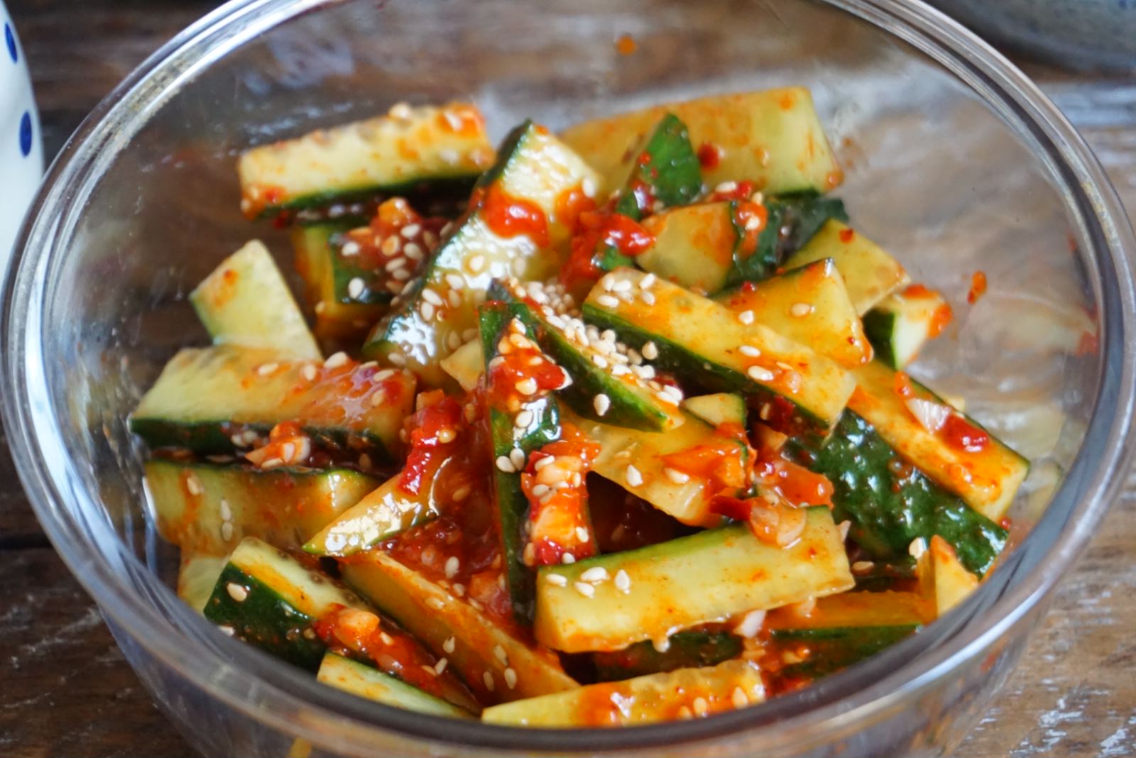 3分钟快手小凉菜:韩式凉拌黄瓜条,甜辣适中清爽开胃,简单好做