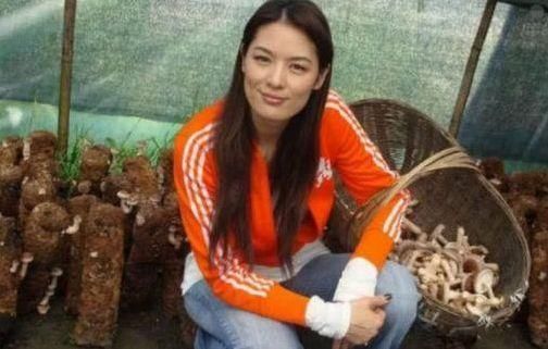 27岁嫁央视导演郎昆,她是中国第一美女,如今44岁种地为生