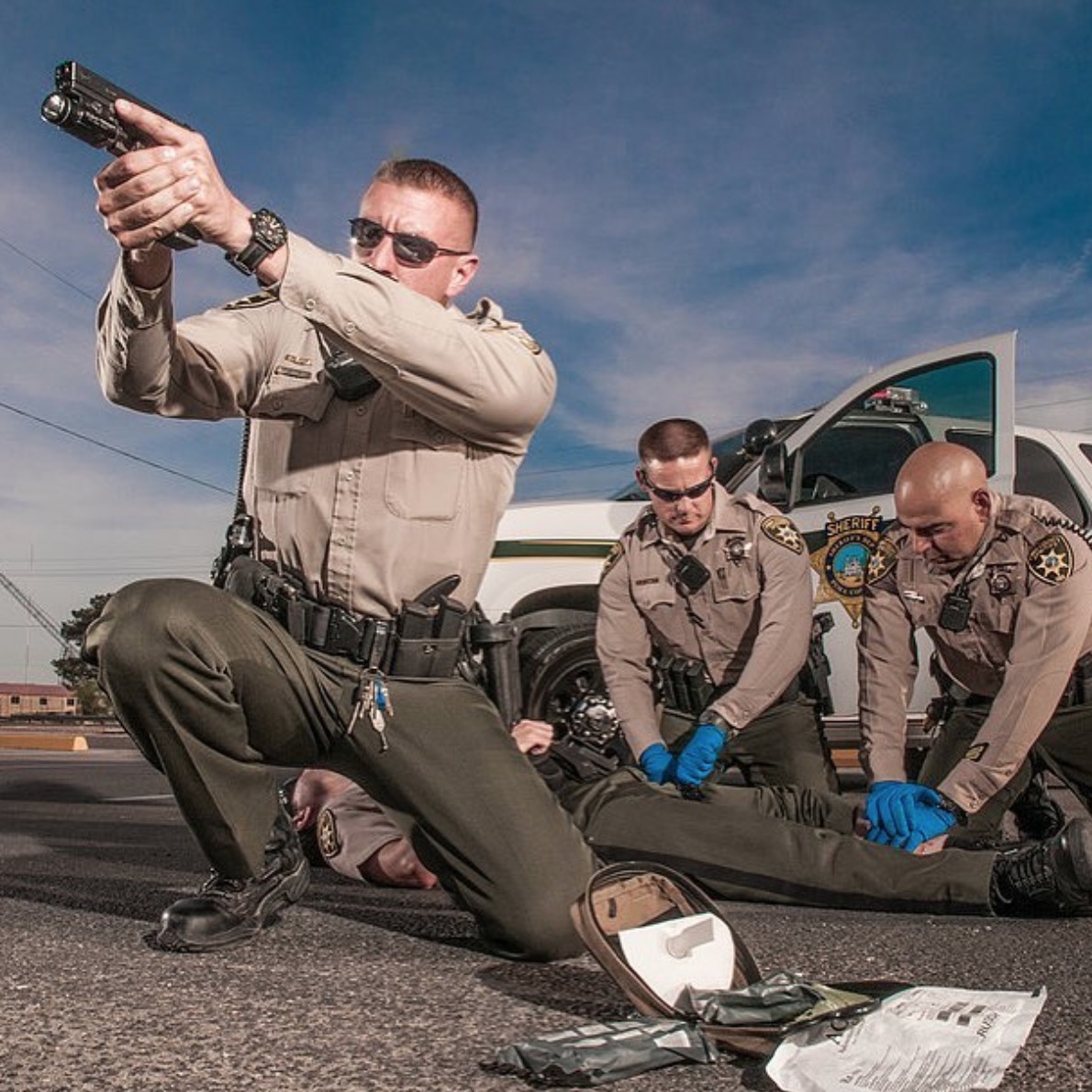 美国警察执法那么玩命,其实外国人更羡慕中国治安