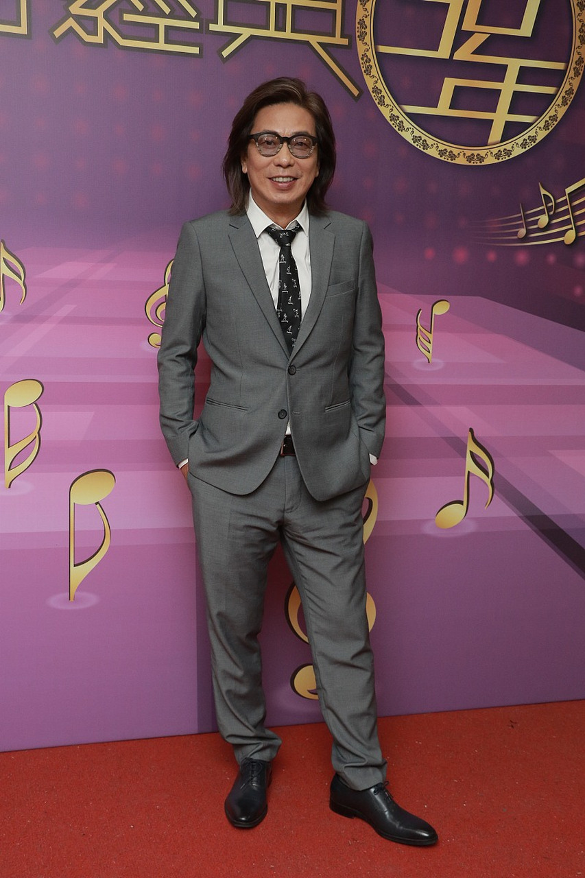 63岁的林敏骢以其处男剧《下流上车族》的成功斩获2022 tvb"民选视帝"