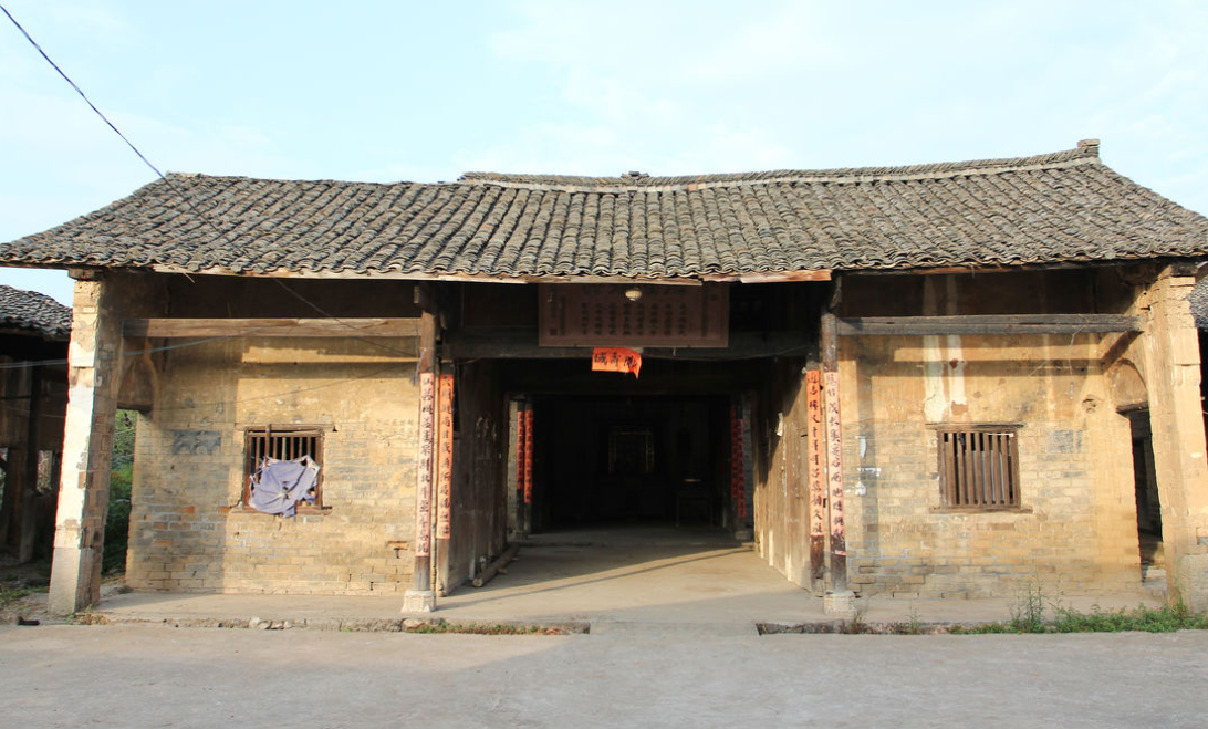 农村老话"老屋住人百年不塌,无人居住五年就塌",是什么意思