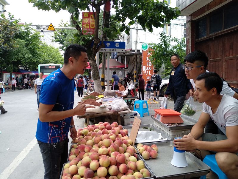 霸气!退役军人辅警上街买菜,顺手还抓了一名扒手