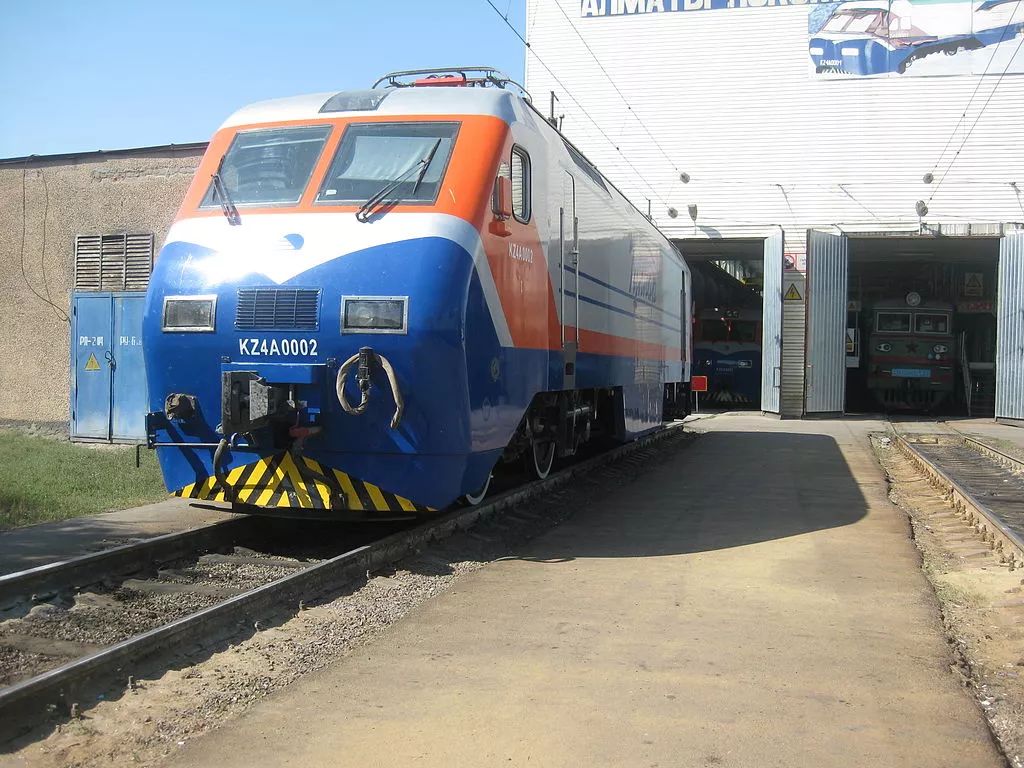 在中国被淘汰封存的dj系列电力机车,却在哈萨克斯坦异国重生