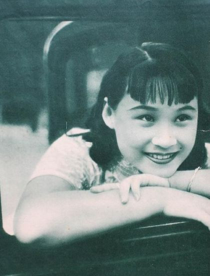 "南国乳燕"陈燕燕旧照:图3与阮玲玉谈笑风生,图6泳装照很罕见