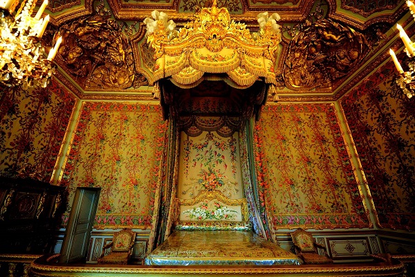 袁盎领着一帮人来到长乐宫,求见窦太后