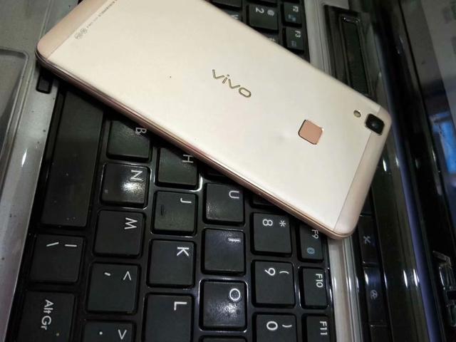 方形指纹解锁,498元vivov3手机简评