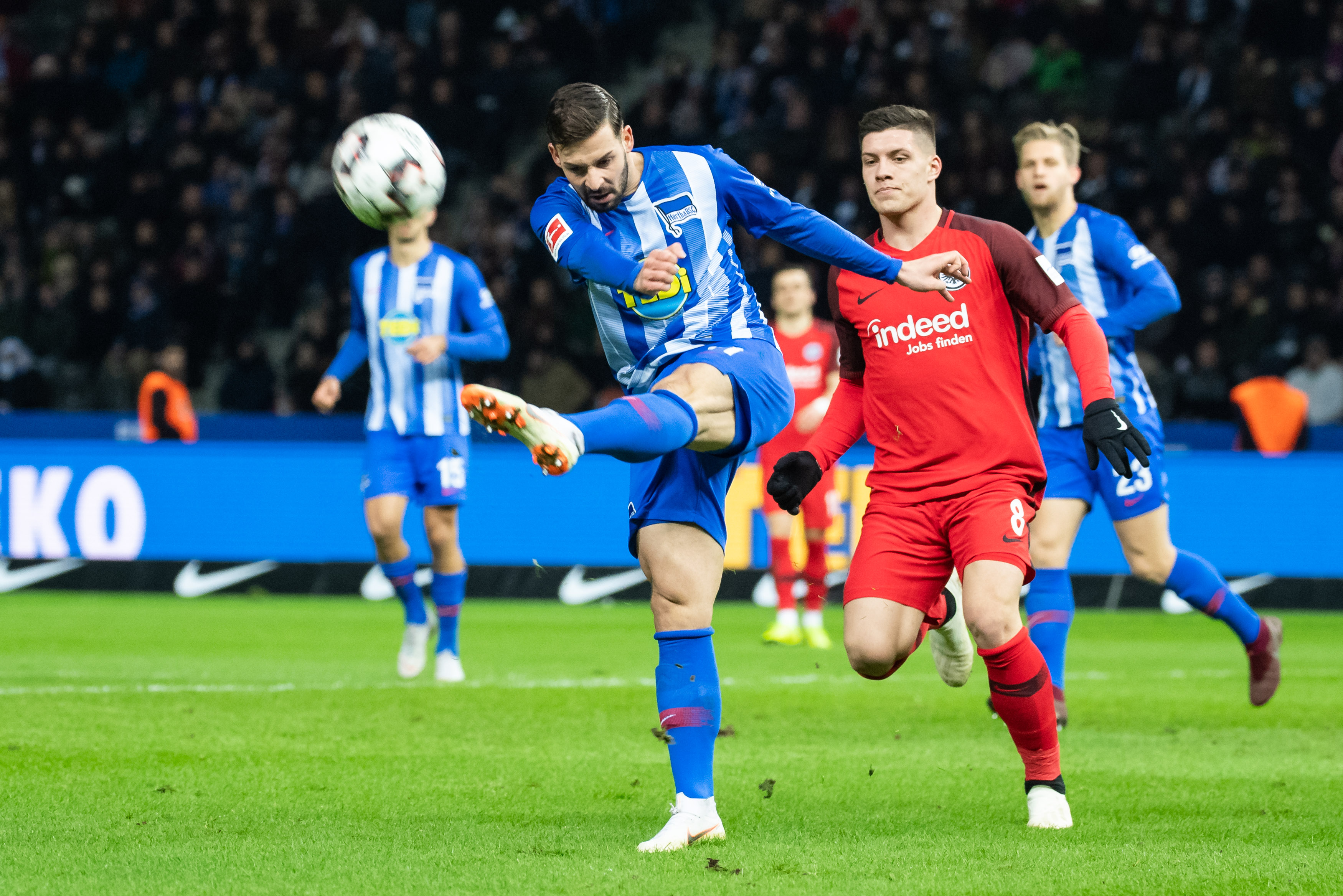 足球——德甲:柏林赫塔胜法兰克福