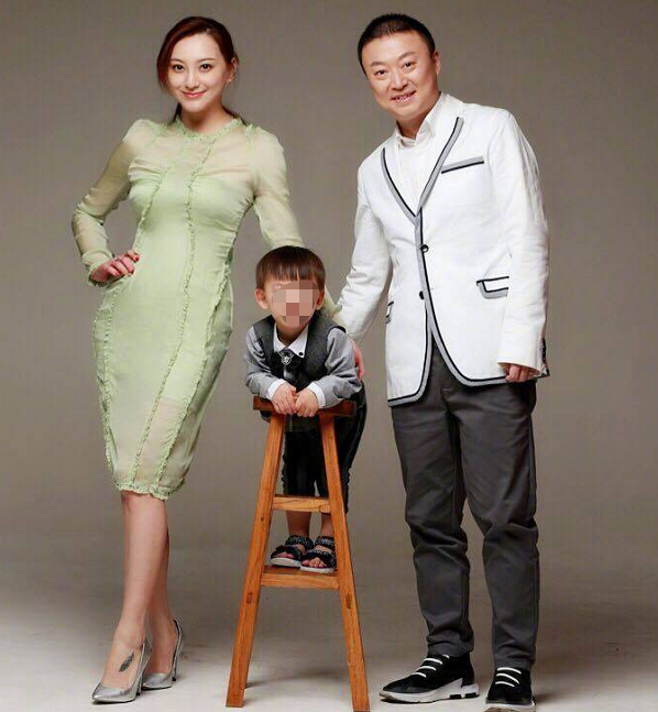 国乒教练马琳两任妻子:前妻身材很好,现任瑜伽教练,都不简单啊