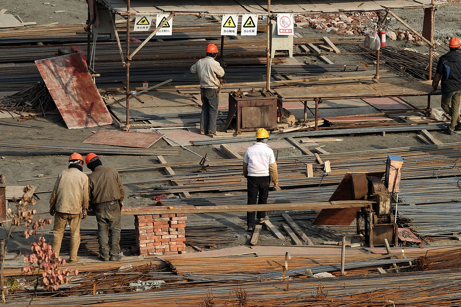 有的人在工地做了3年升总工,有的人在工地做了30年然后在施工员的岗位