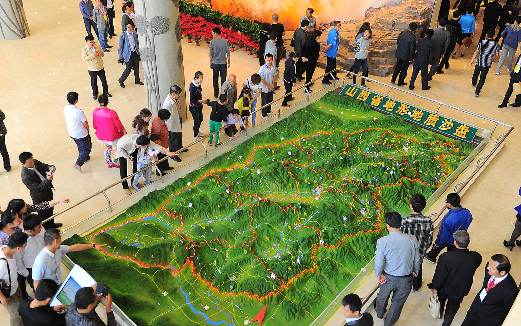 地形沙盘可以对不同地形地貌进行模拟, 适用于军事,科研,教学等多个不