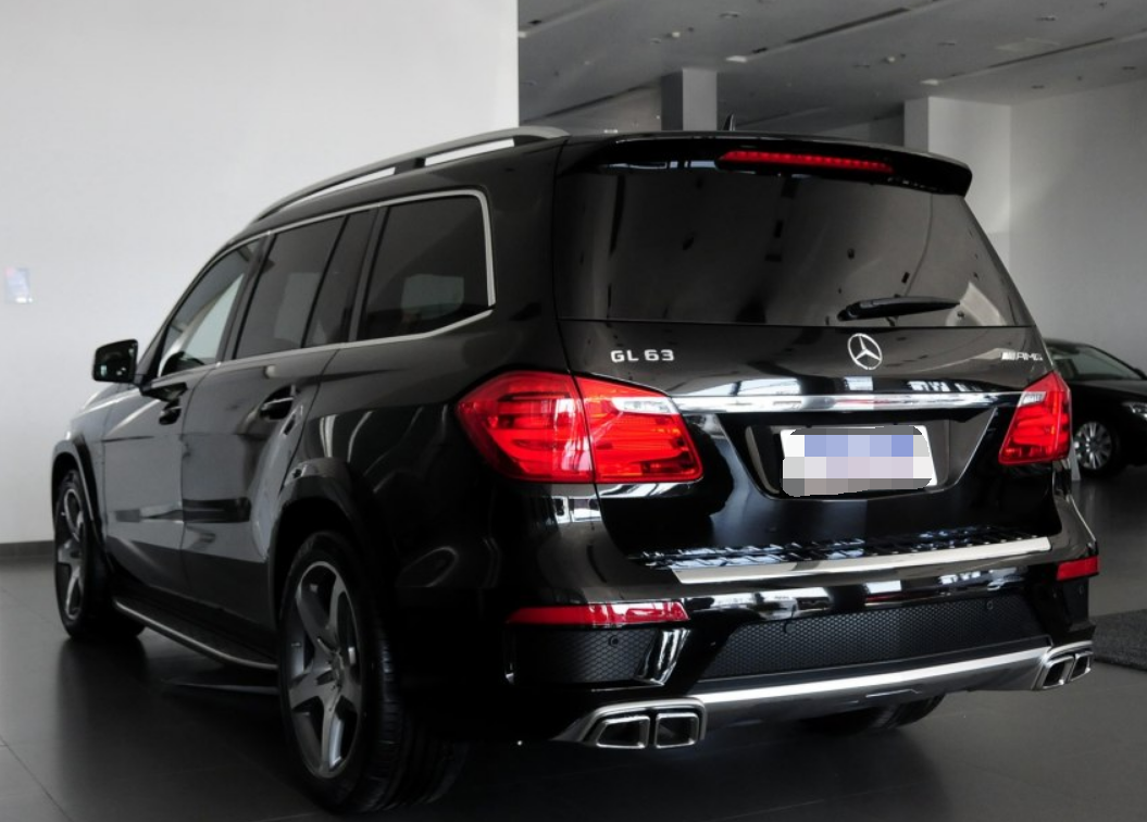 这款奔驰gl级amg外形优美大气,符合大众的审美