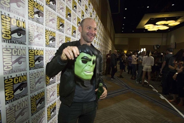 他是美国"蛋头哥",在《蚁人》饰演大坏蛋走红!家里育有一子