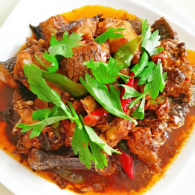 爆炒乌鱼块,只要调料都用上,就不会有腥味,还很嫩很入味