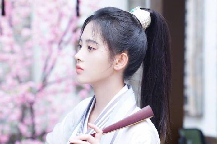 古装剧中有哪些常见的口红色号?小鞠已经够美了,李沁更惊艳