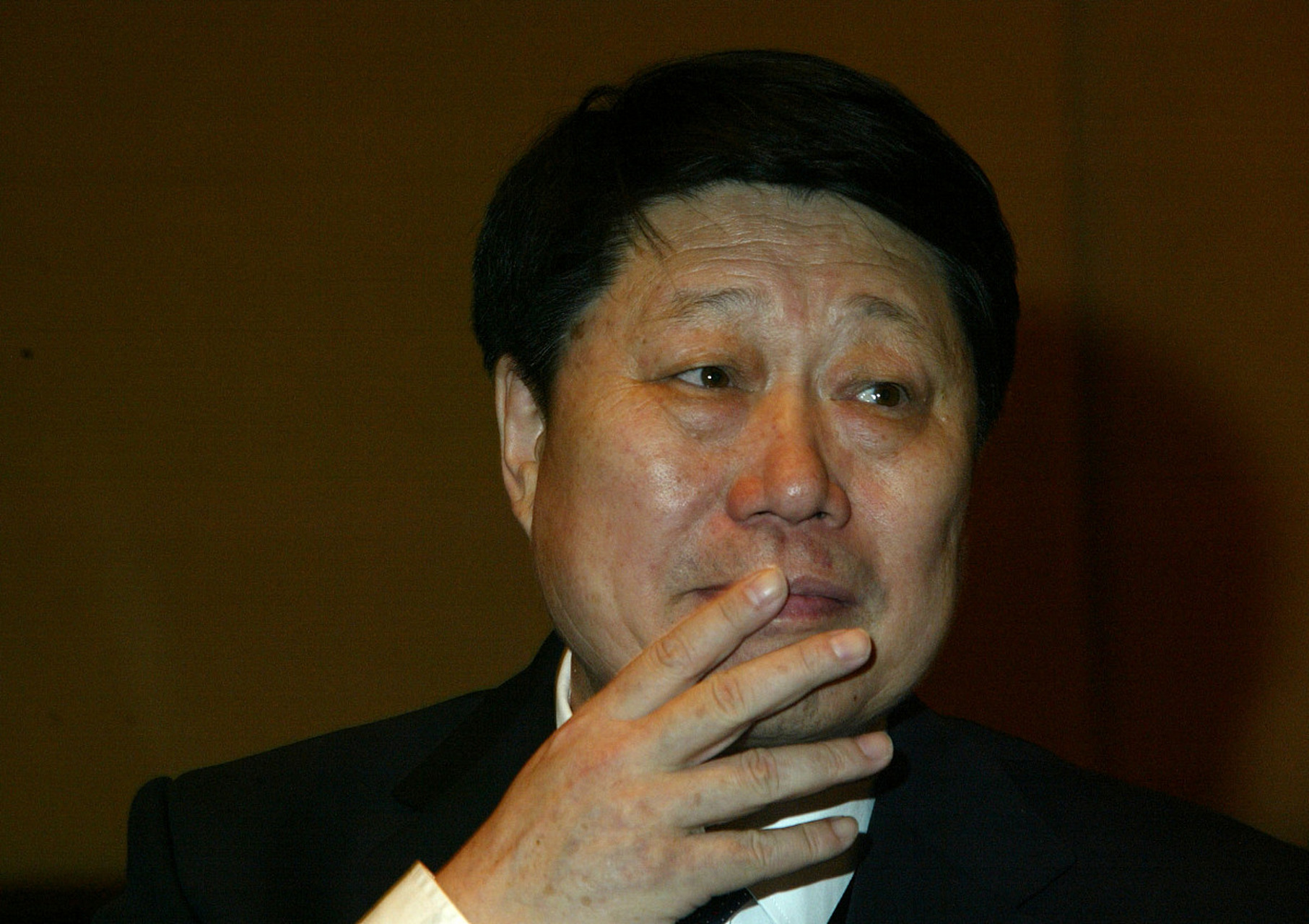 马化腾在参加cctv 2004年度经济人物的颁奖典礼时,他向海尔总裁张瑞敏