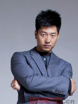 凌潇潇的时尚造型,干净又利落,十分的帅气!