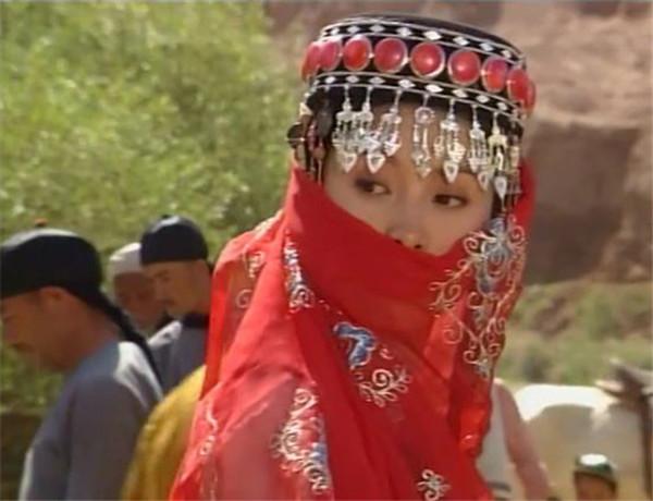 《塞外奇侠"飞红巾"哈玛雅,红颜白发的悲情女子,终被辜负了