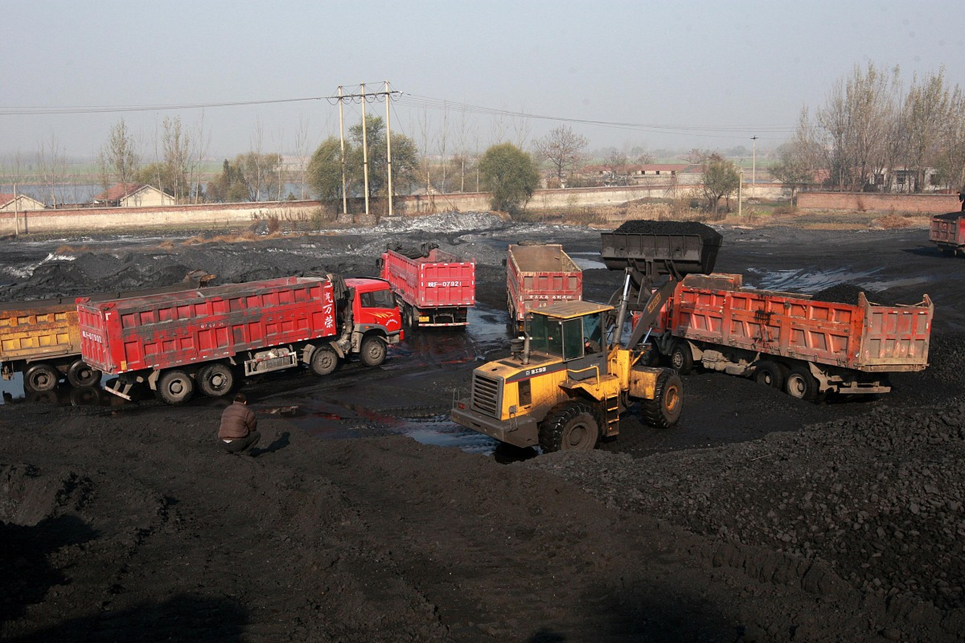 乌海市拉煤司机称超载标准不明频繁被罚 当地能源局:以交通运输局规定