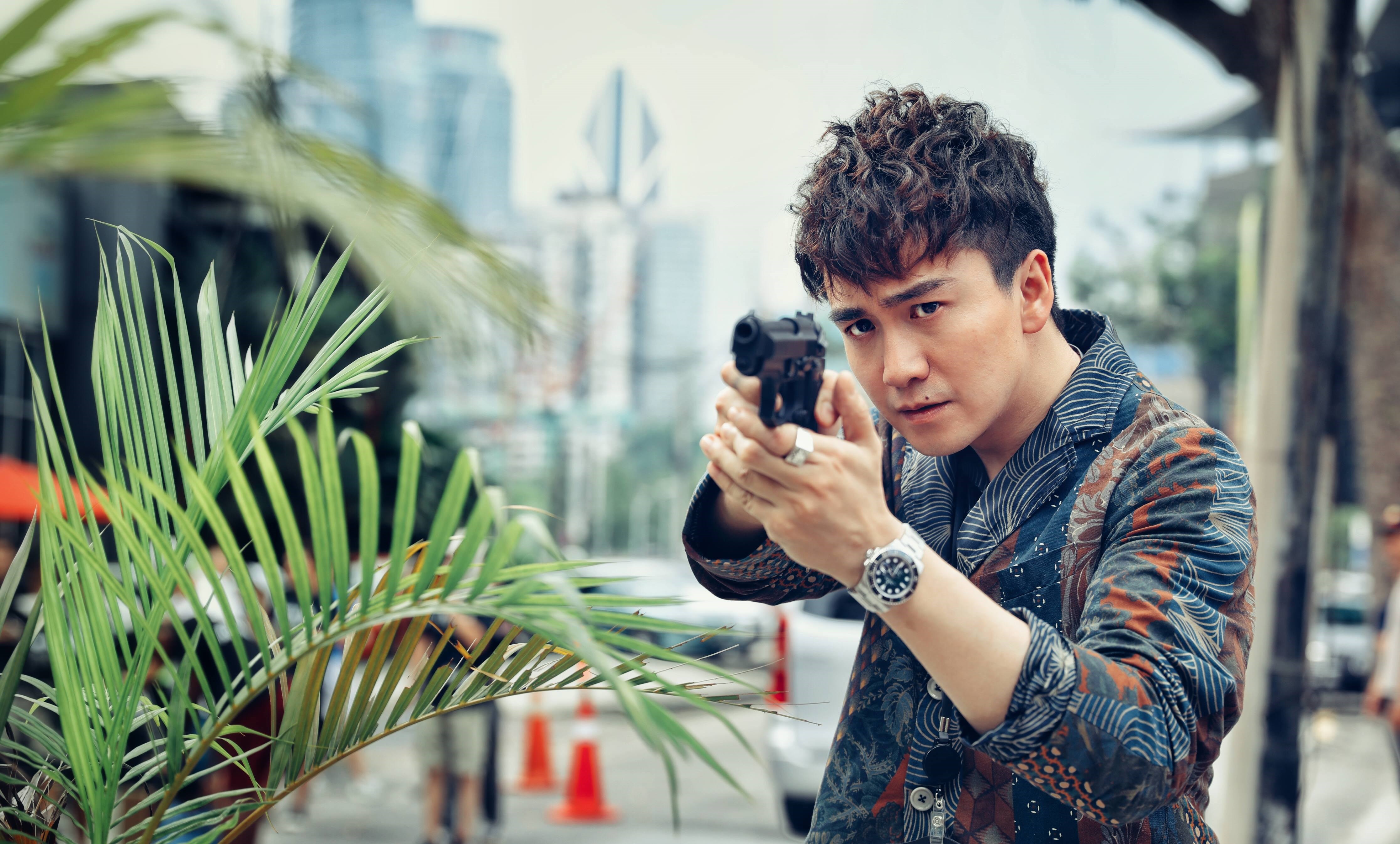 翟天临《原生之罪》曝极简海报 眼神笃定故事感十足