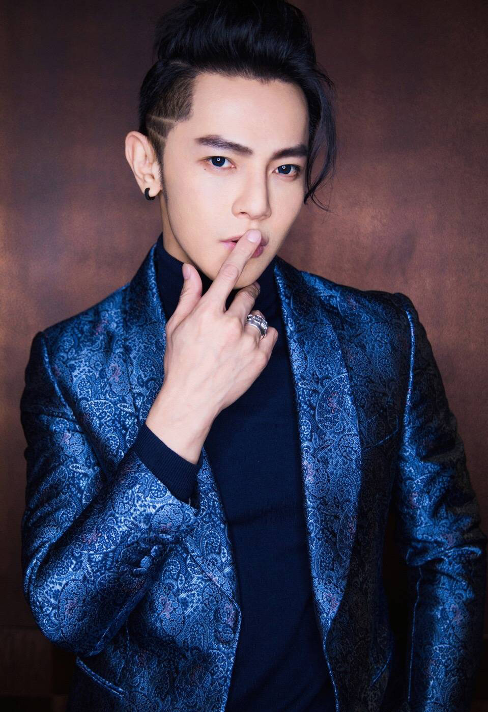 汪东城,身穿蓝色西装,出席第八届咪咕g客颁奖盛典