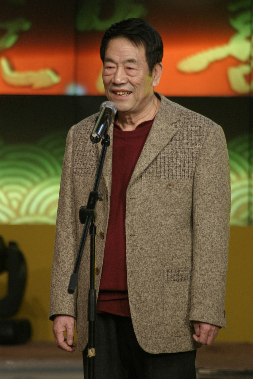 相声大师杨少华,这位已经91岁高龄的老人,在社交平台更新了一则视频