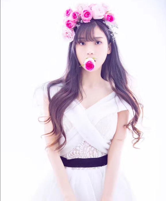 卢小娟拍摄《坠落凡间的仙子》获得赳客电影最佳女主角奖,做为世界遗