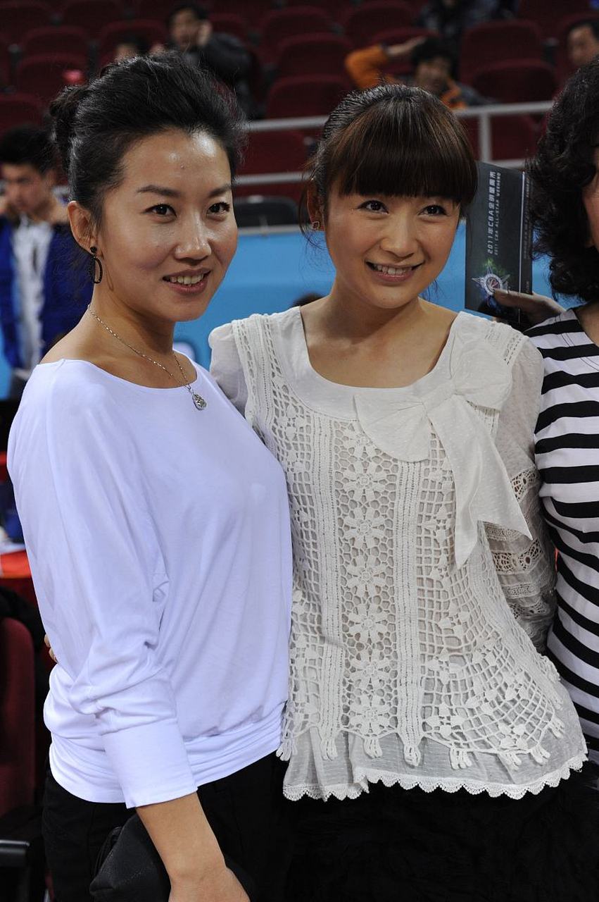蒋依杉和王龙被曝出离婚消息后,有媒体从知情人处得到确切消息,证实
