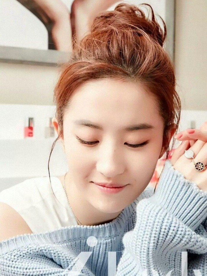 当红女星闭眼照:angelababy杨幂刘亦菲,你觉得谁更美?