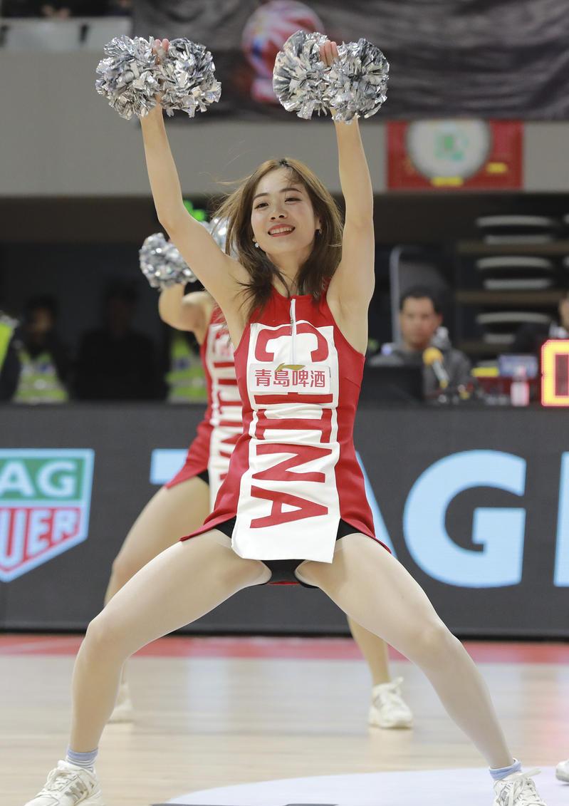 cba甜美篮球宝贝 喜庆中国红 大长腿迷人性感吸睛