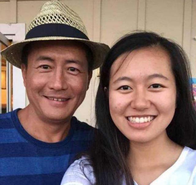 54岁高曙光近照,小16岁老婆貌美如花,网友:比前妻江珊漂亮