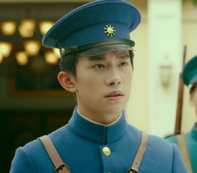 都说鹿晗太娘演不了军人,本来不相信,看到他的军装照全网打脸了