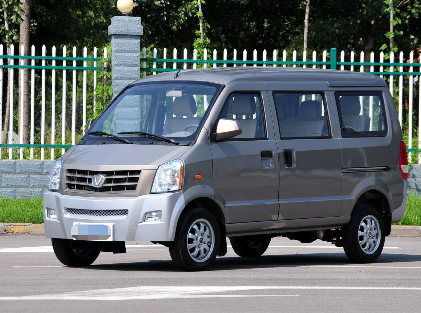 成功v1颜值很高,车身大气稳重,成熟的男人都喜欢