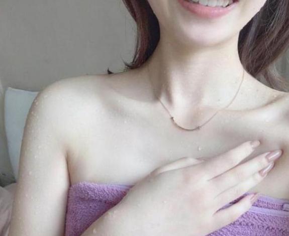 后背涂身体乳会怎样（后背涂身体乳会怎样吗）