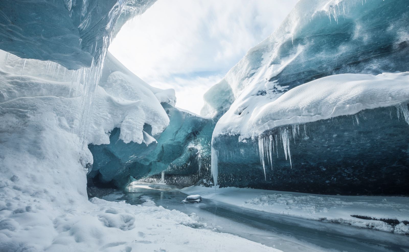 各类奇特冰川地貌在这里纵横交错,地壳活动的痕迹随处可见