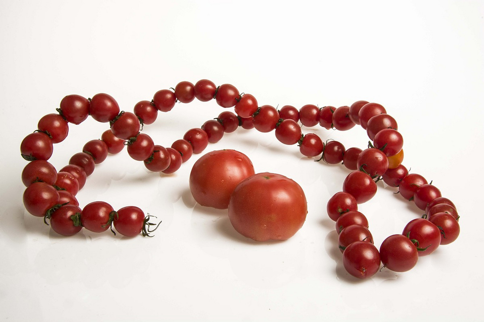 南红玛瑙中的"柿子红"和"柿子黄"虽然只有一字之差,但本质上有很大的